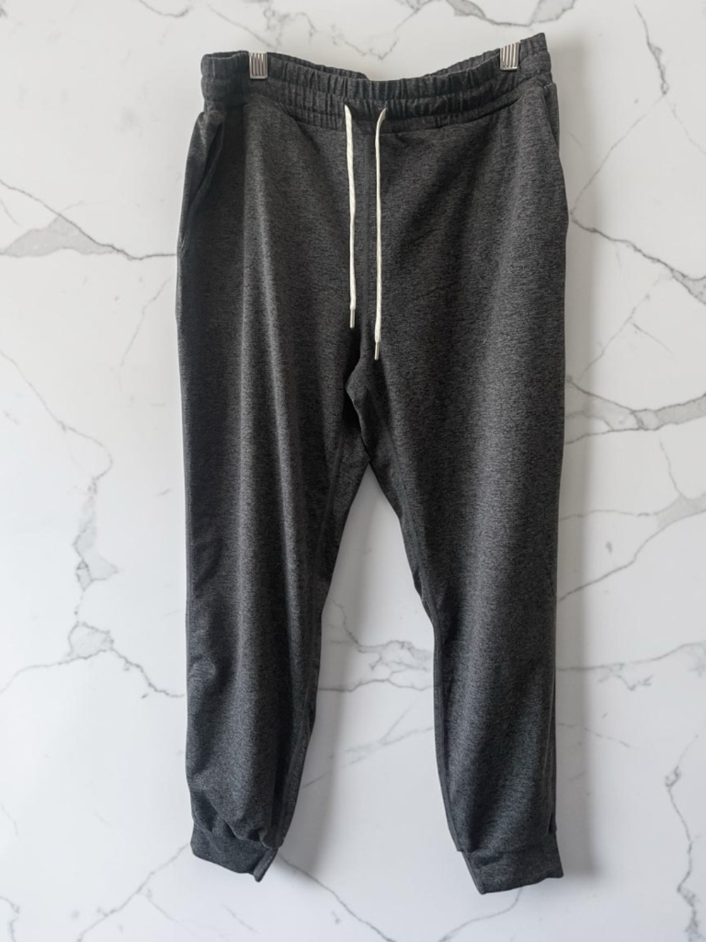 Vuori Gray Performance Jogger Pants Soft Athleisure Women’s Small